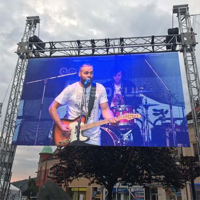 Outdoor LED Display with 1920Hz-3840Hz Refresh Rate 100000 Hours Life Span and 2 Years Warranty for Stage and Advertising