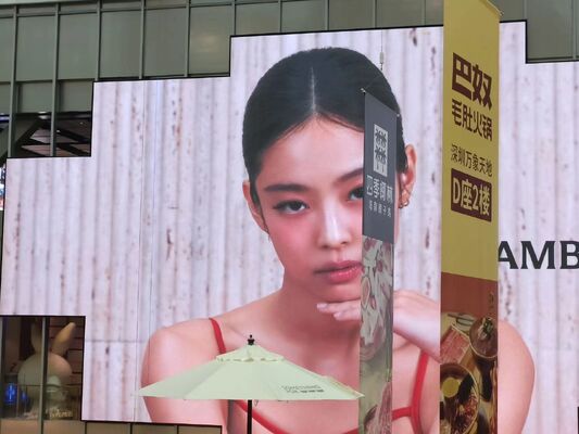 P4 高輝度屋外用LEDディスプレイ画面 IP65防水LEDビルボード 3840-7680Hz リフレッシュレート