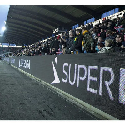 スタジアムおよび広告用の3840-7680Hzリフレッシュレートを備えたP3ピクセルピッチIP65防水屋外LEDディスプレイ画面